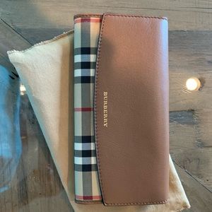Burberry wallet excellent used condition